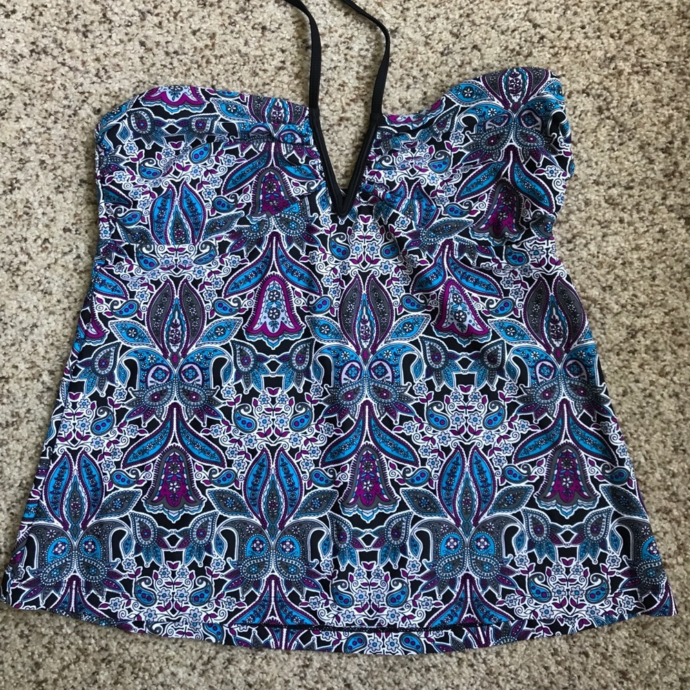 Women’s halter tankini swimsuit top